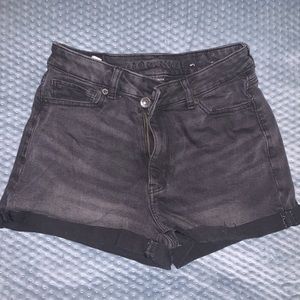 American Eagle highest rise mom short size 2 faded black jean short